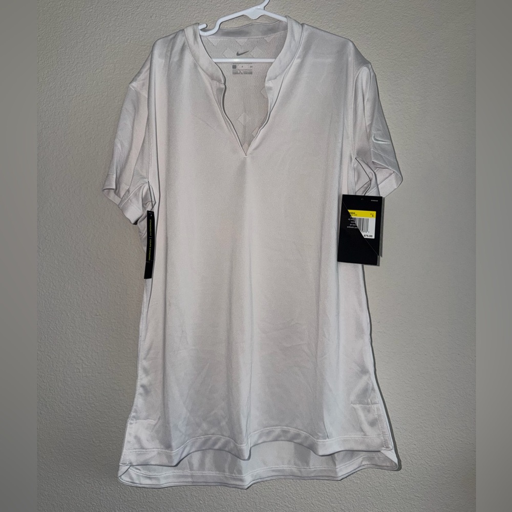 Nike White Short Sleeve V‑Neck Athletic Top